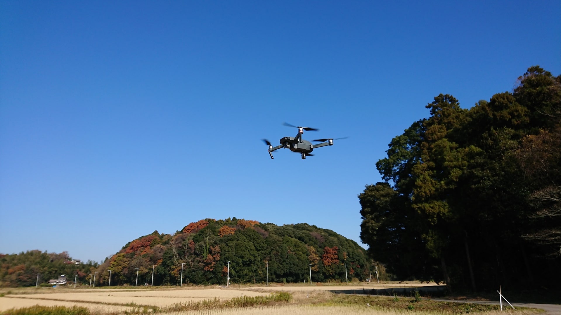 見積もりを明確にして飛行しているドローン