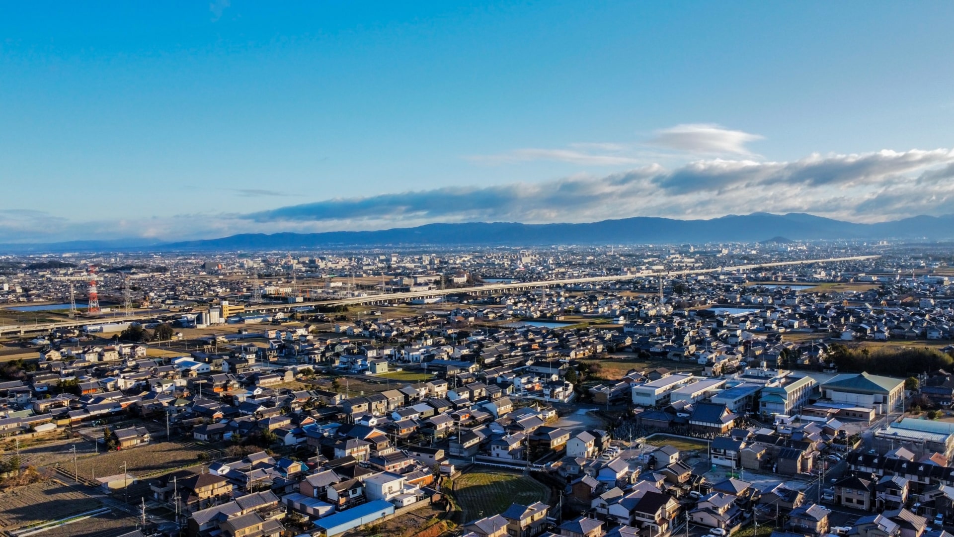 ロケハンを行なって撮影したドローン空撮の街なみ