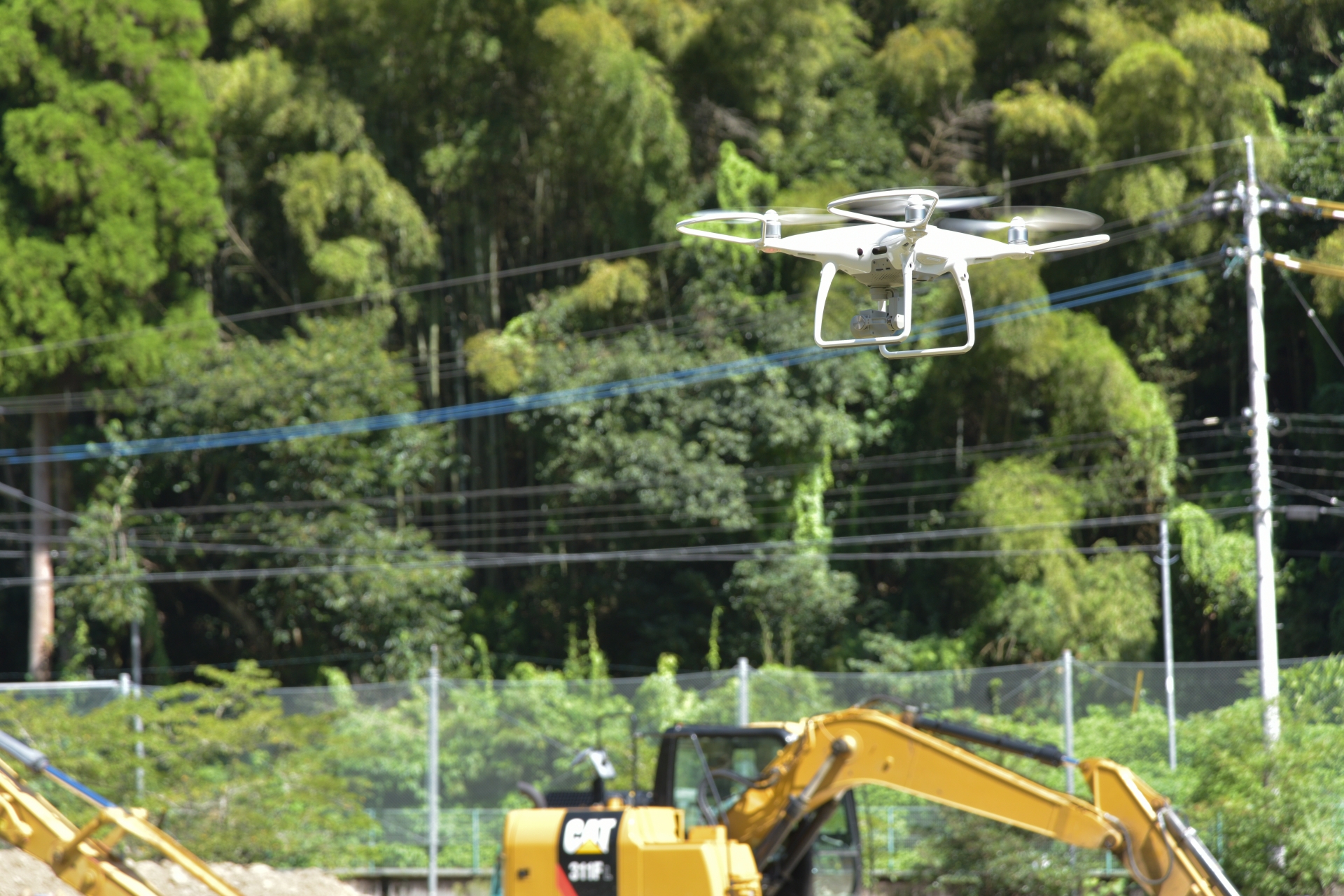 ドローン測量の費用相場と精度